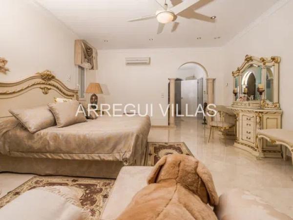 Casa independiente en calle Medussa