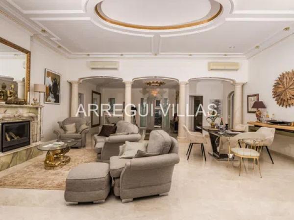 Casa independiente en calle Medussa