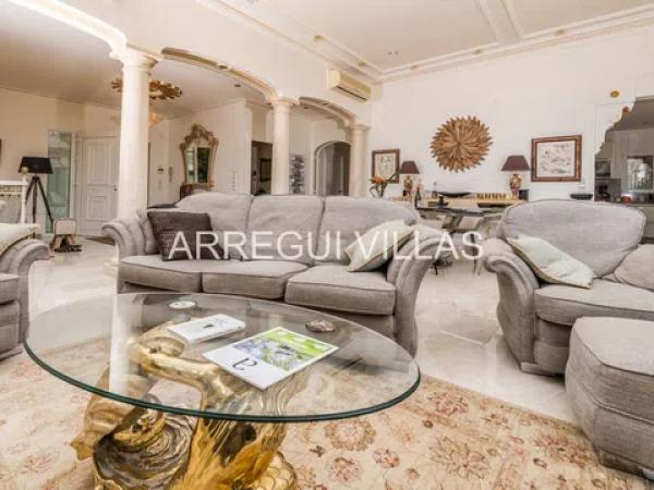 Casa independiente en calle Medussa