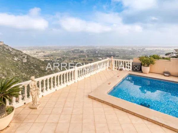 Casa independiente en calle Medussa