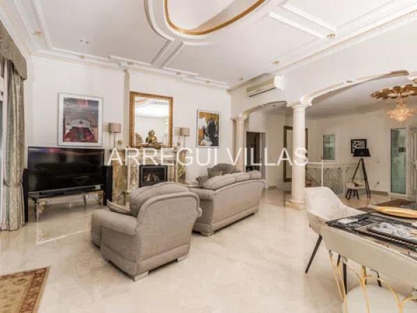 Casa independiente en calle Medussa