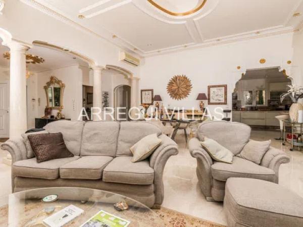 Casa independiente en calle Medussa