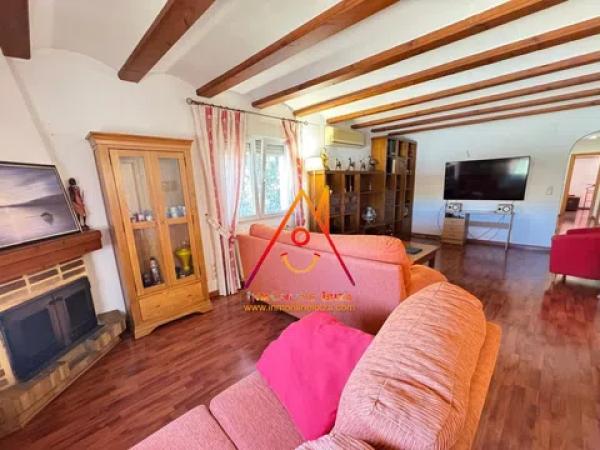 Casa independiente en calle Lila