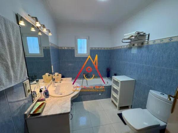 Casa independiente en calle Lila