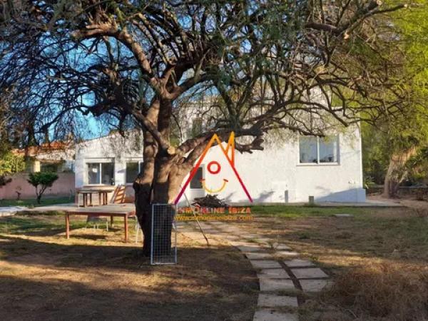 Casa independiente en calle Lila