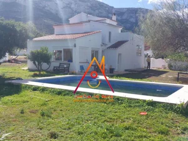 Casa independiente en calle Lila