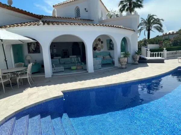 Casa independiente en calle Medussa