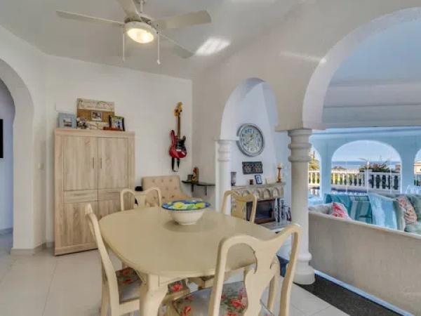 Casa independiente en calle Medussa