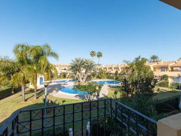 Chalet adosado en calle Bot, 6