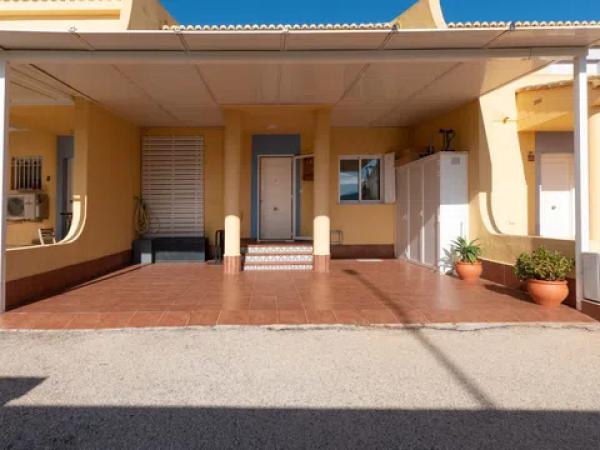 Chalet adosado en calle Bot, 6