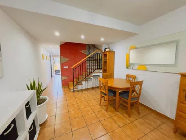 Chalet adosado en calle de Miraflor, 12