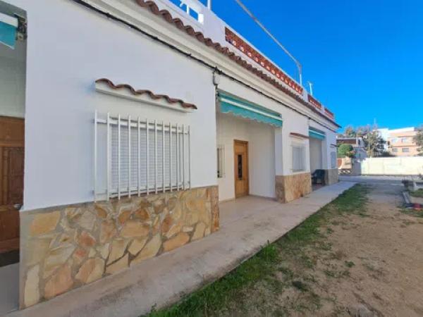 Chalet adosado en calle Riu Sec