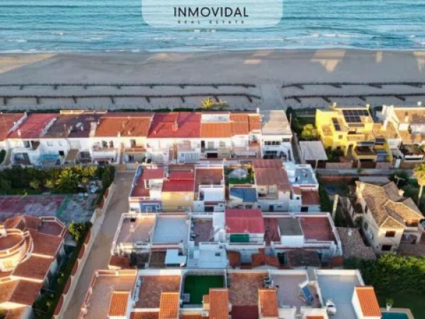 Chalet adosado en calle Riu Sec