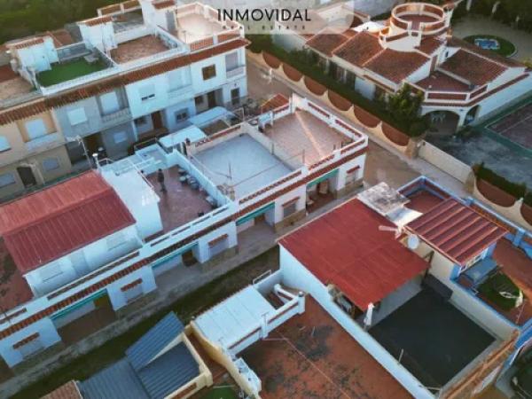 Chalet adosado en calle Riu Sec