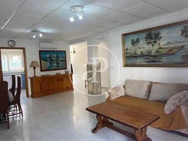 Piso en Barrio Les Bovetes-La Felicidad