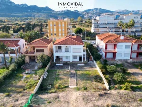 Casa independiente en calle Riu Grande