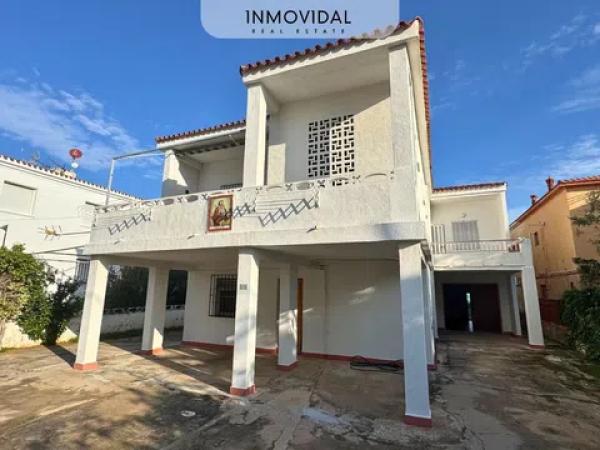 Casa independiente en calle Riu Grande