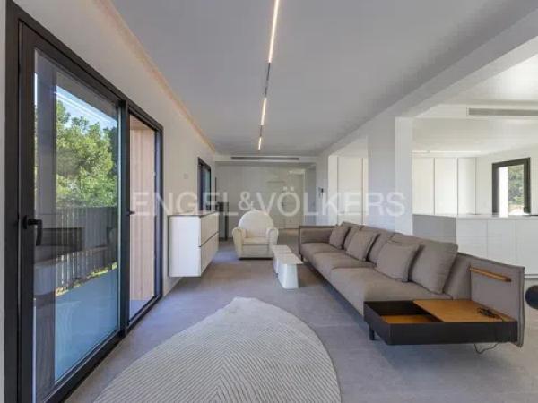 Casa independiente en calle Orquidia