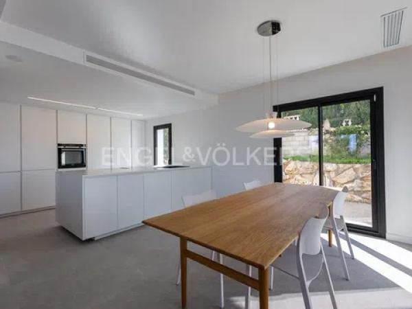 Casa independiente en calle Orquidia