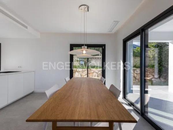 Casa independiente en calle Orquidia