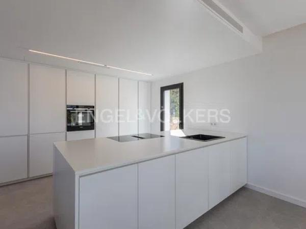 Casa independiente en calle Orquidia