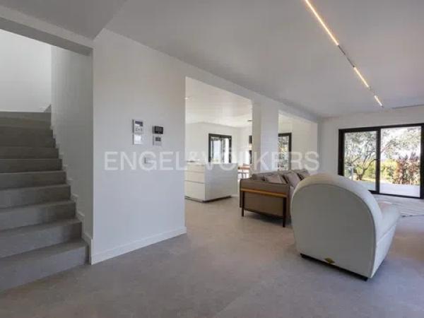 Casa independiente en calle Orquidia