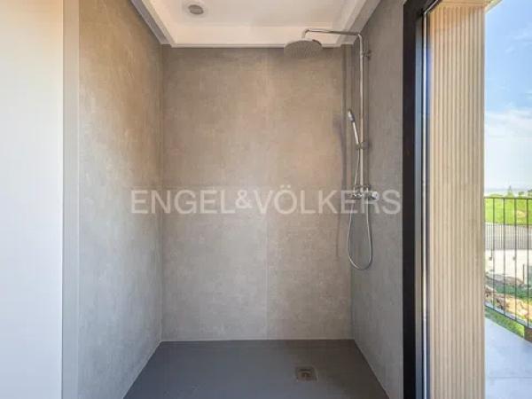 Casa independiente en calle Orquidia