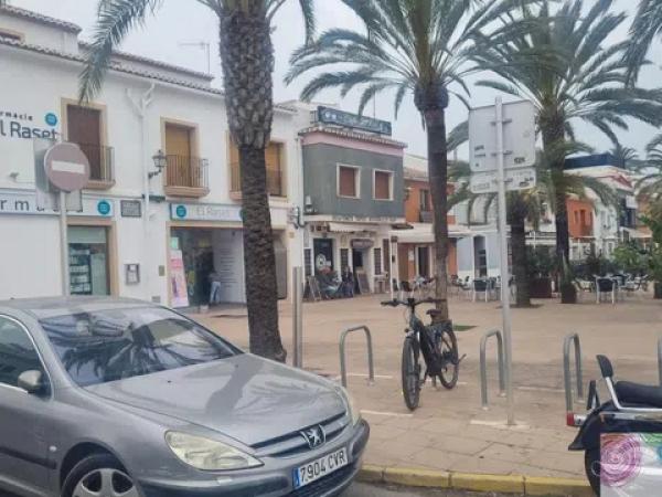 Casa independiente en calle Alberto Sentí
