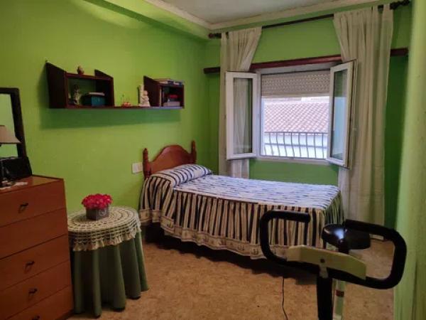 Casa independiente en calle de Gabriel Moreno, 16