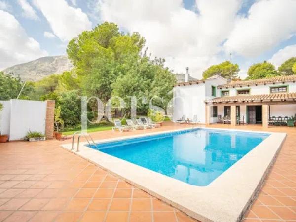 Casa independiente en calle Ametla