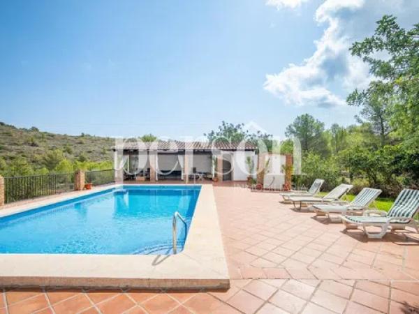 Casa independiente en calle Ametla