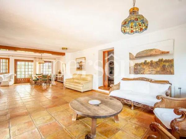 Casa independiente en calle Ametla