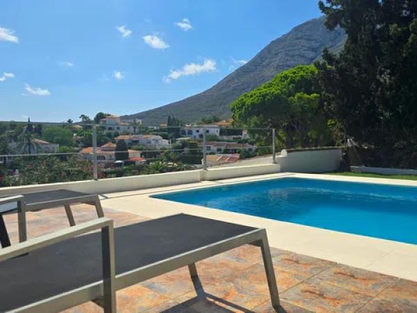 Casa independiente en calle Roure