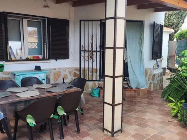 Chalet adosado en calle Teseu, 134