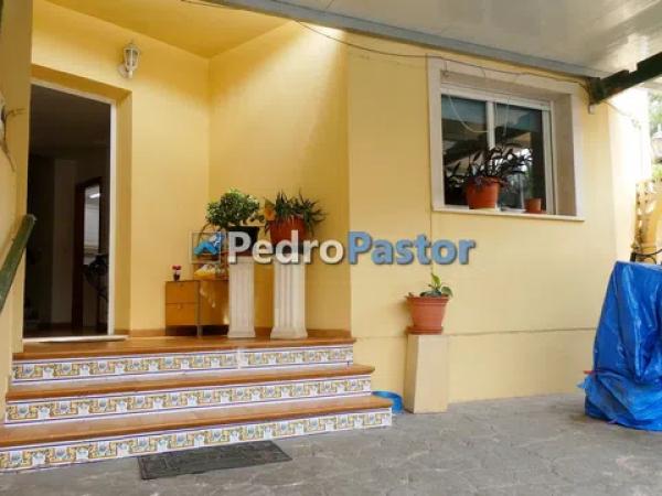 Chalet adosado en calle de Miraflor