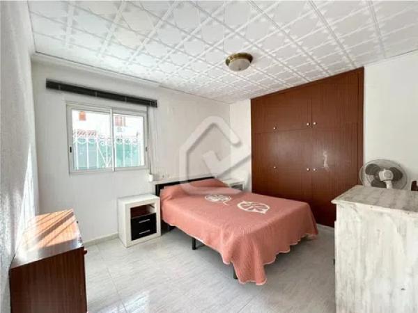 Piso en Barrio Les Bovetes-La Felicidad