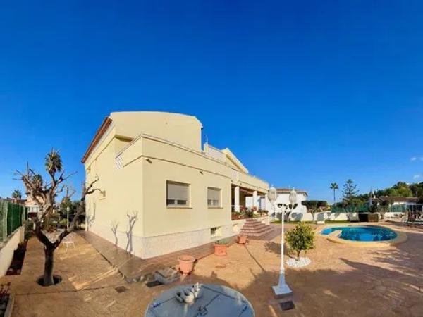 Chalet en La Pedrera-Vessanes