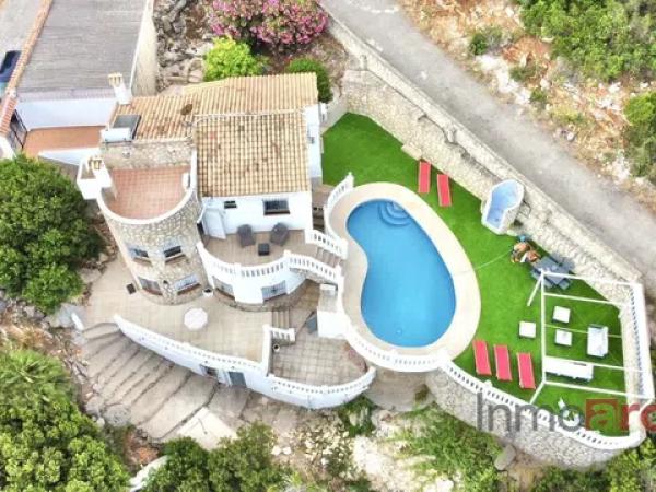 Casa independiente en calle de Learco