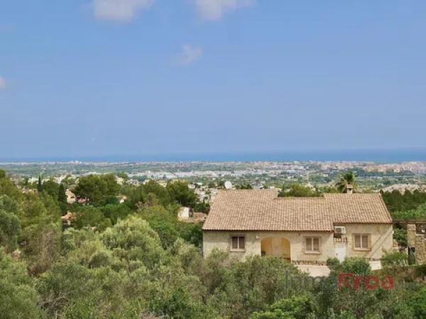 Casa independiente en calle de Learco