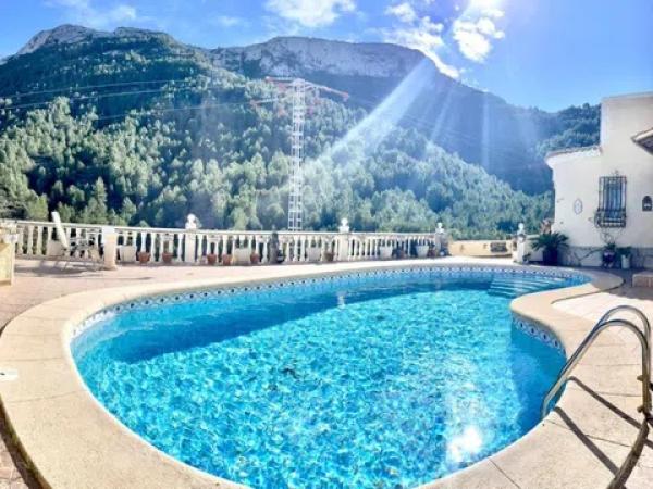 Casa independiente en calle Hebe