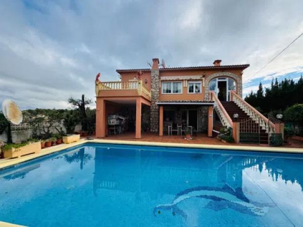 Casa independiente en calle Arròs