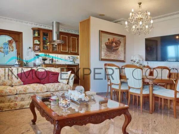 Ático en carretera de las Marinas