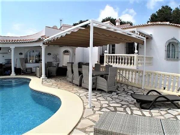 Casa independiente en calle Maia, 114