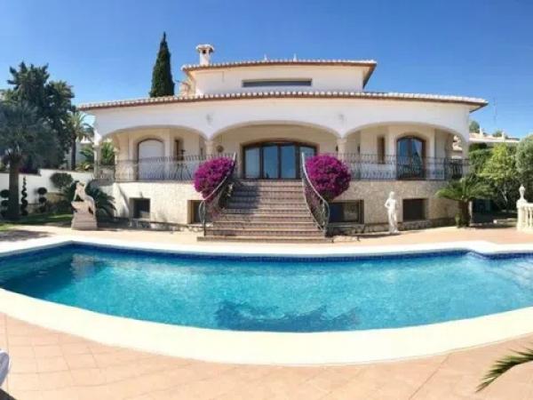 Casa independiente en calle Maia