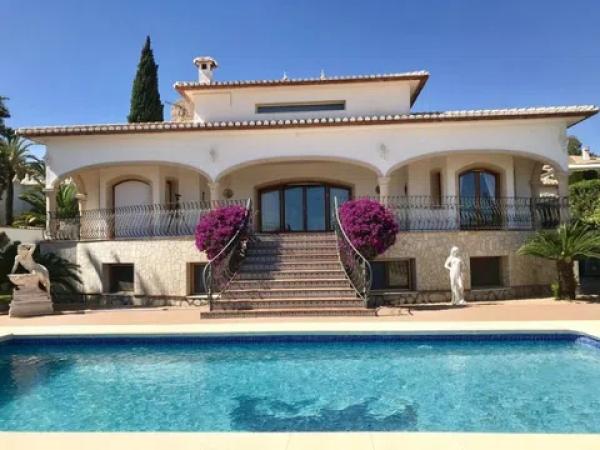 Casa independiente en calle Maia