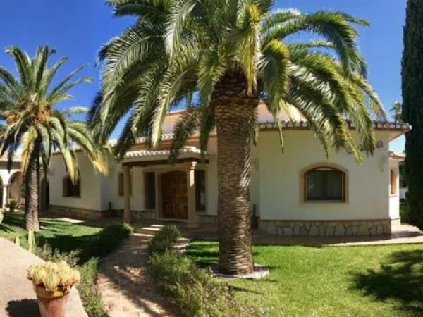 Casa independiente en calle Maia