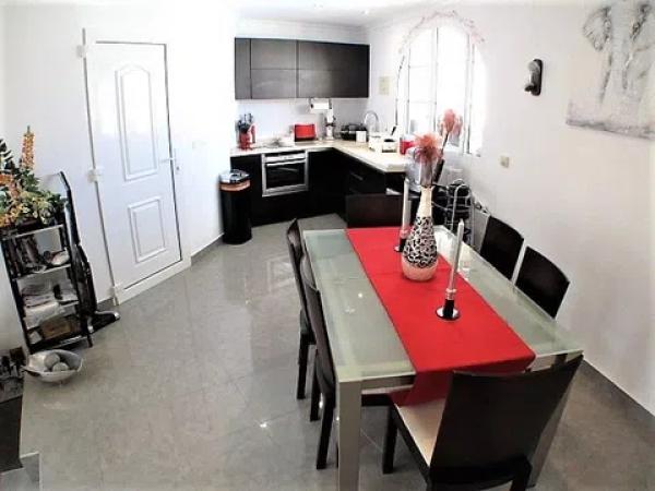 Casa independiente en calle Maia, 114