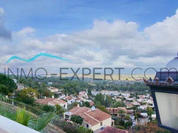 Casa independiente en Urbanización la Sella