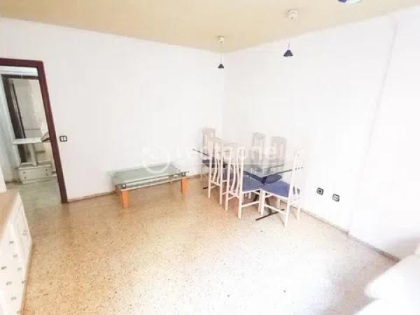 Piso en Barrio Carolinas Bajas