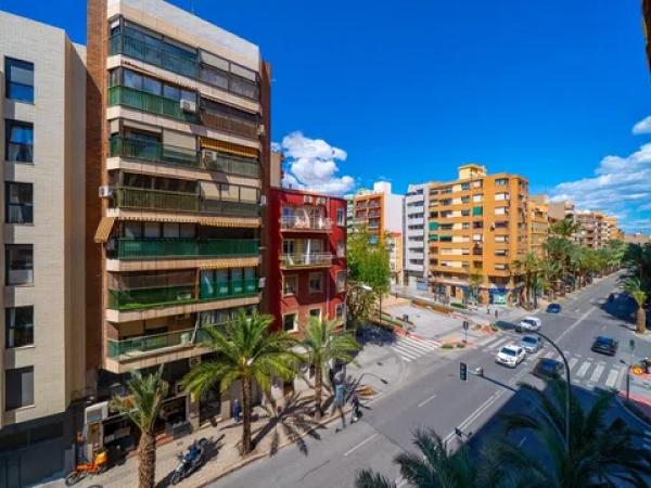 Piso en avenida Benito Perez Galdos, 37